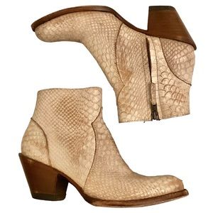 Idyllwind 6.5 Miranda Lambert Wings Bone Western Womens Leather Booties Boots